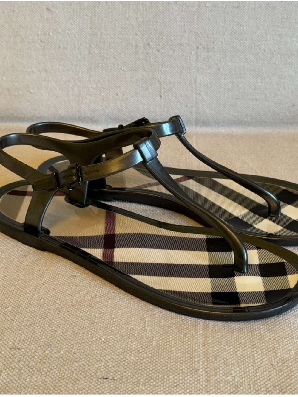 Burberry Dark Gray House Nova
Check Jelly T Strap Thong Flats Size 9